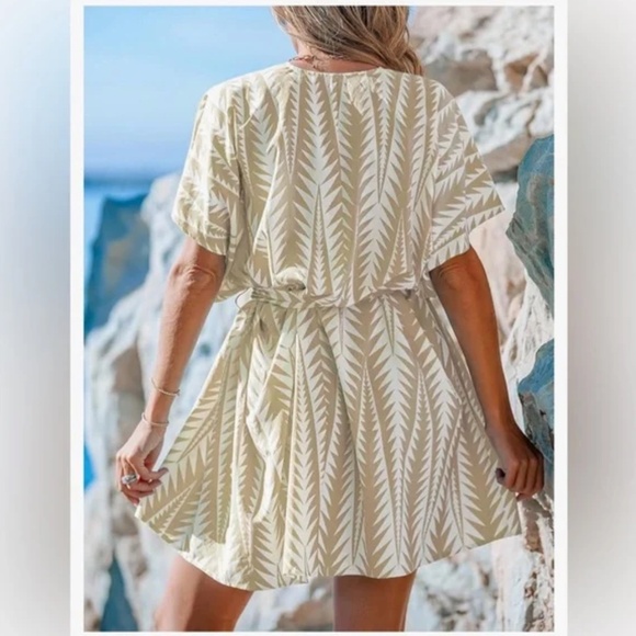 CUPSHE VNeck Geo Print Dolman Sleeve Loose Fit Coverup Mini Dress - Picture 2 of 5